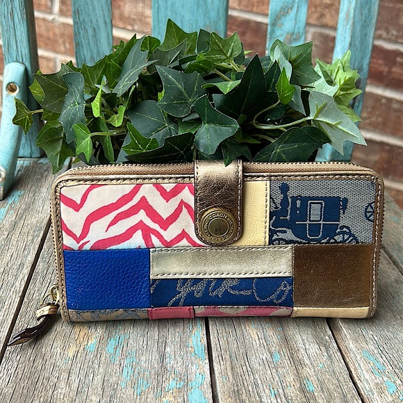 Coach Handbags - COACH Patchwork Vintage Wallet 🪪 ~ please read!